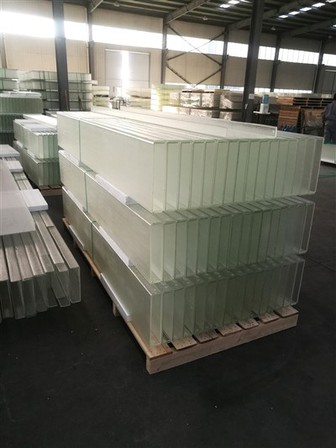 Vetro fuso a forma di u